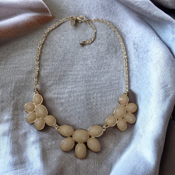 Charming Charlie Cream Floral Statement Necklace 20" - Picture 8 of 8